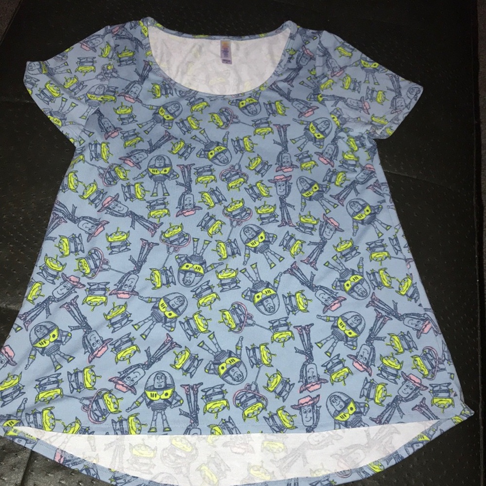 LuLaRoe Classic Tee, Medium